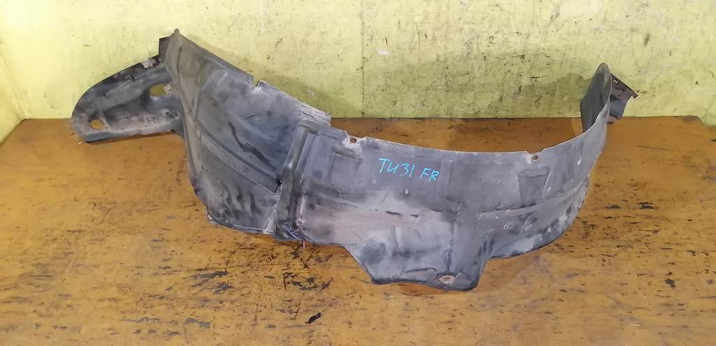 подкрылок Nissan Presage