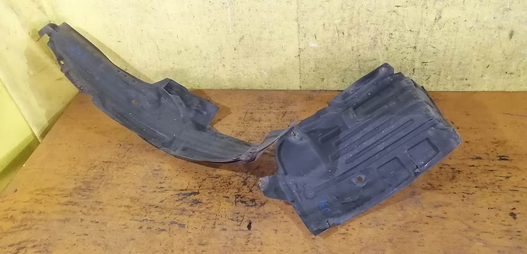 подкрылок Nissan Teana