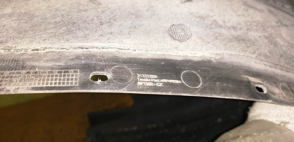 подкрылок Volvo S60