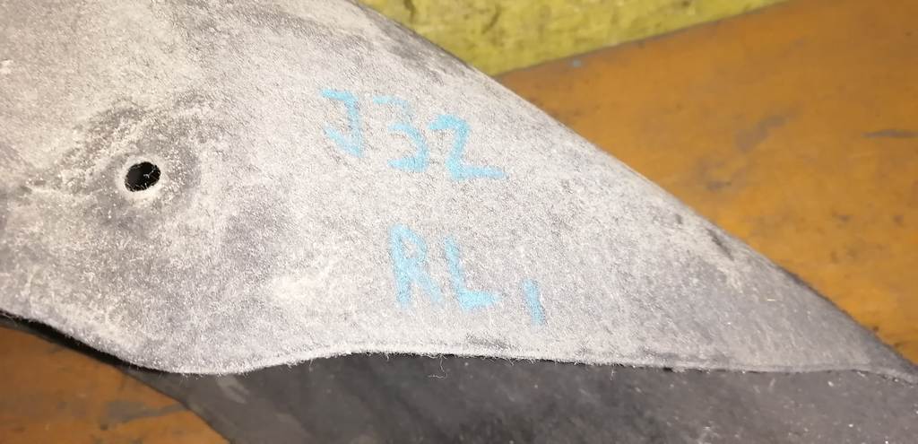 подкрылок Nissan Teana