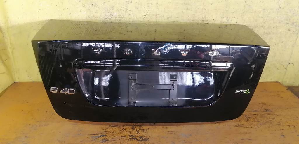 крышка багажника Volvo S40