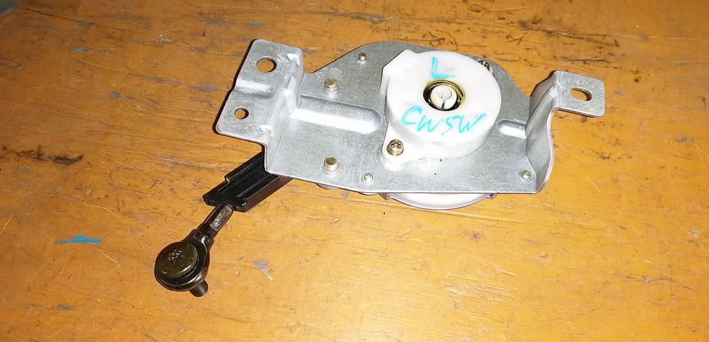 ограничитель двери Mitsubishi Outlander