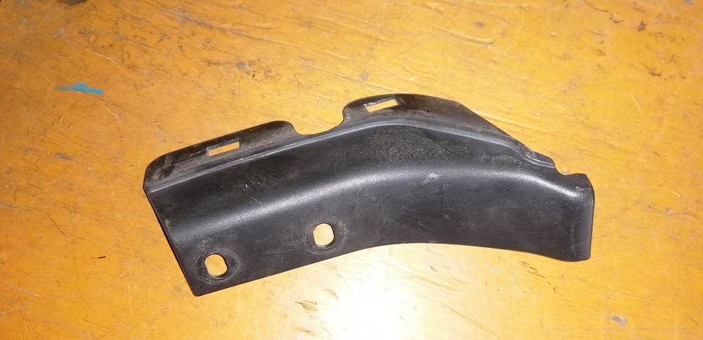 накладка петли багажника Mitsubishi Outlander