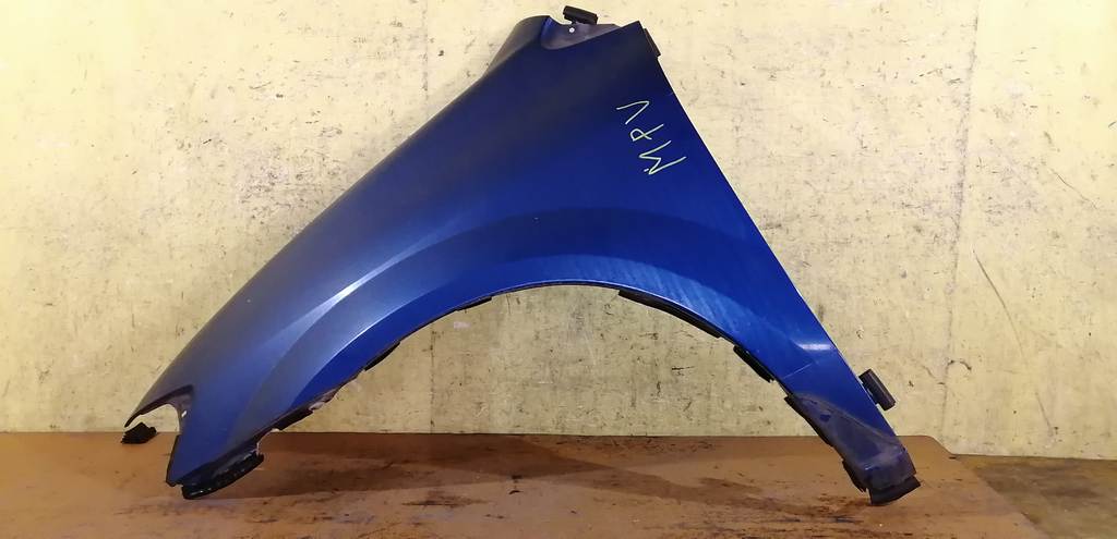 крыло Mazda MPV