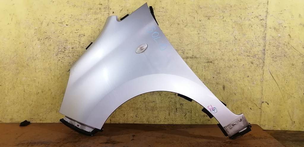 крыло Suzuki Solio