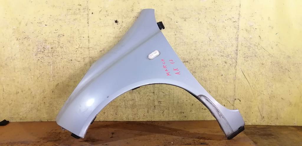 крыло Nissan March