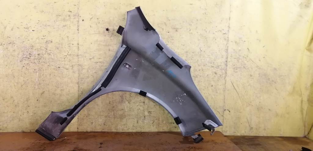 крыло Nissan March