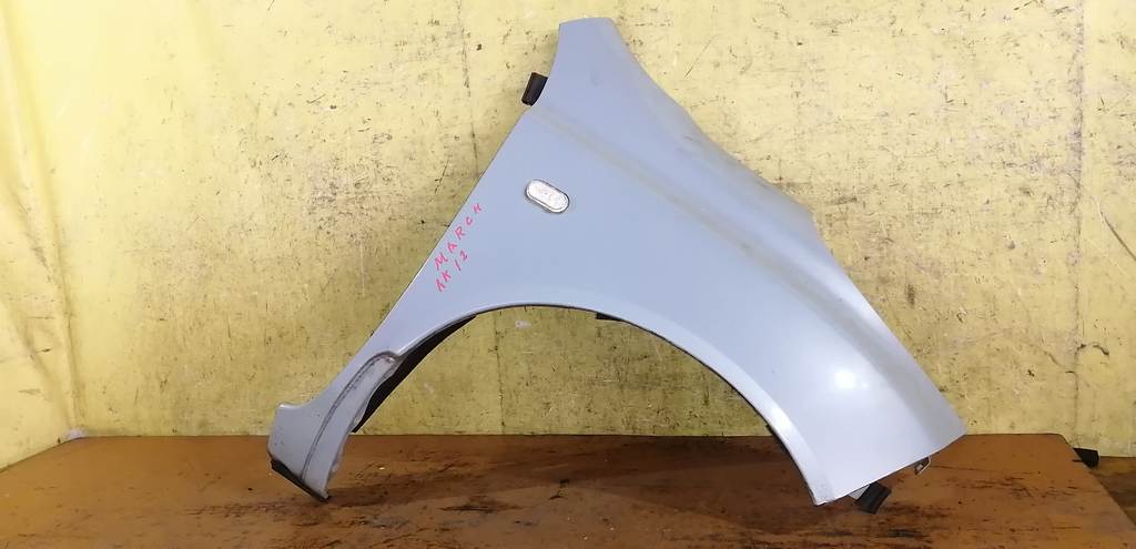 крыло Nissan March