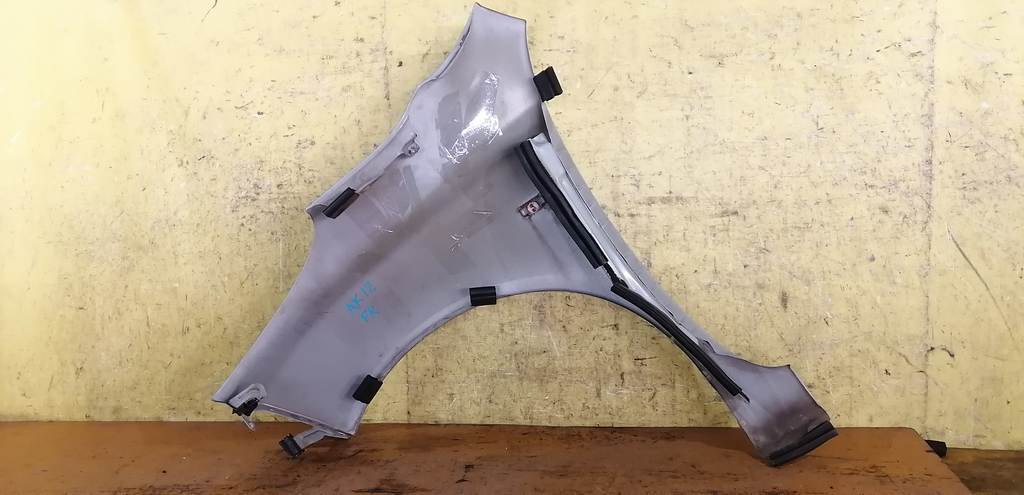 крыло Nissan March