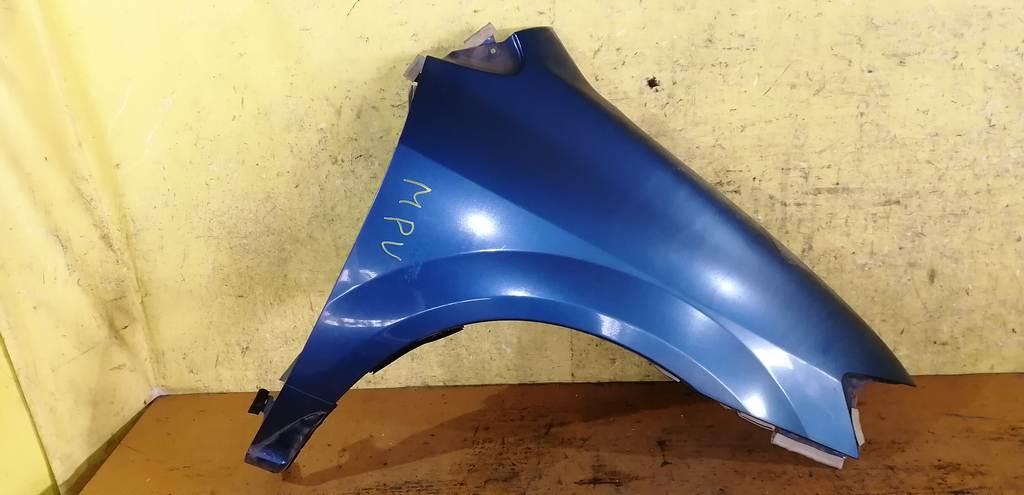 крыло Mazda MPV