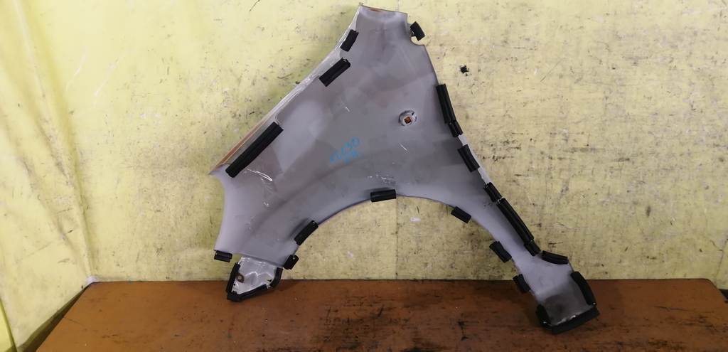 крыло Toyota Passo