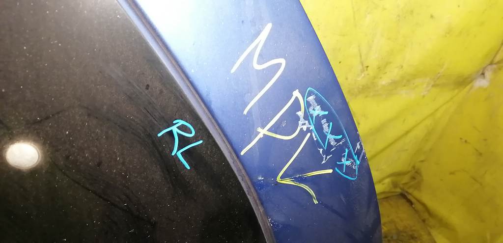 крыло Mazda MPV