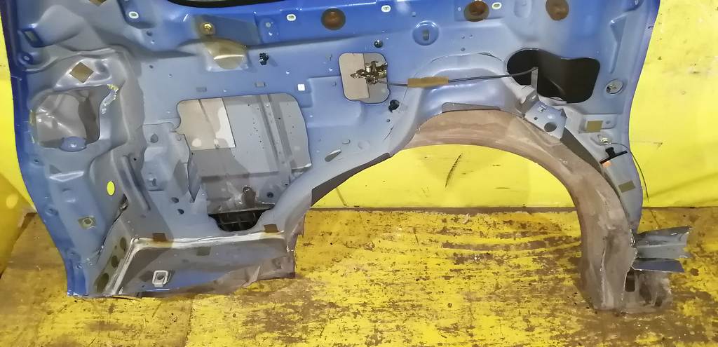 крыло Mazda MPV