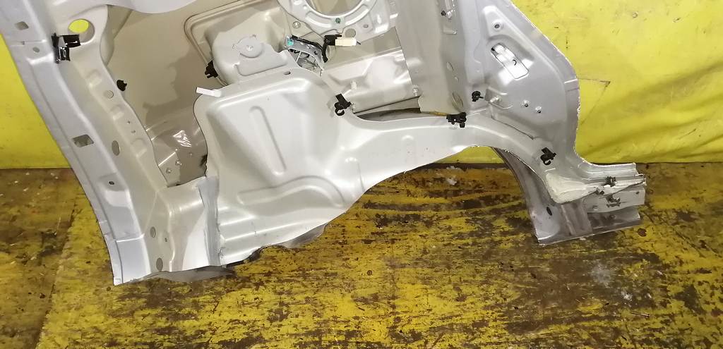 крыло Suzuki Solio