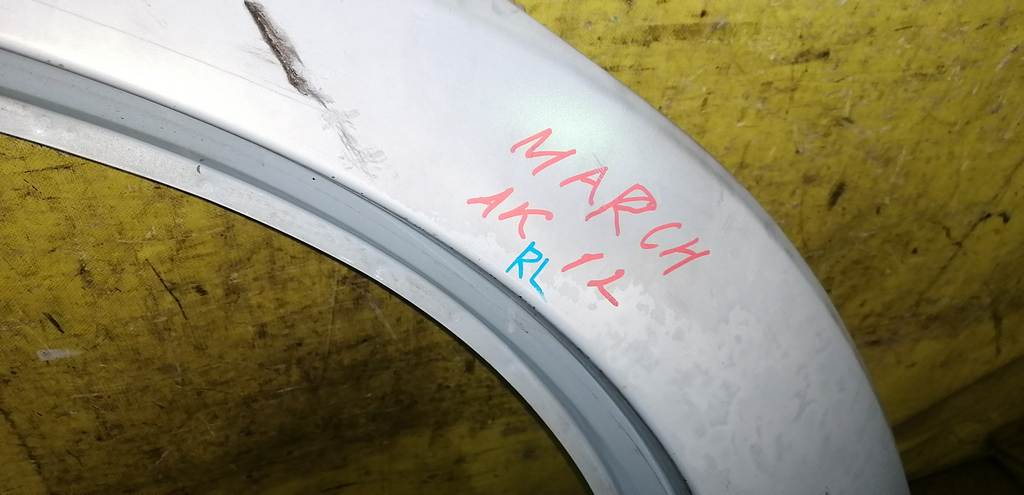 крыло Nissan March