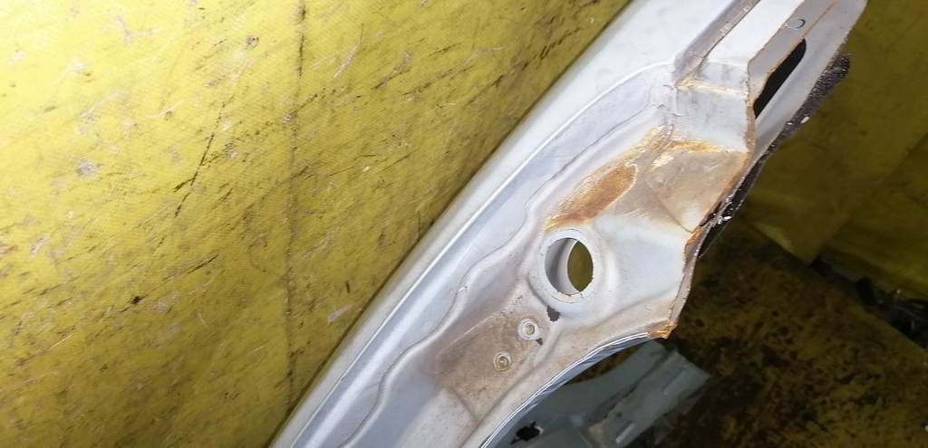 крыло Nissan March