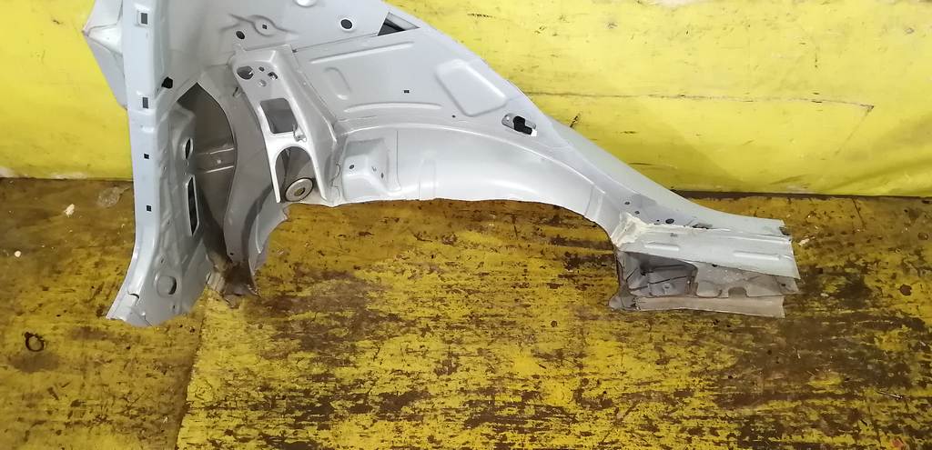 крыло Nissan March