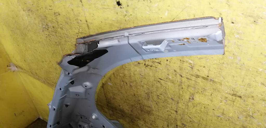 крыло Nissan March