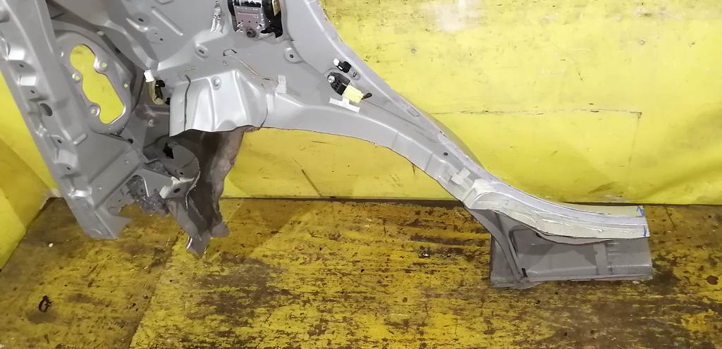 крыло Toyota Ractis