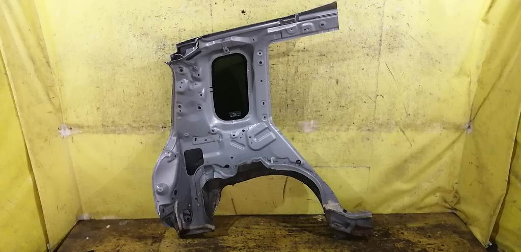 крыло Mazda Demio