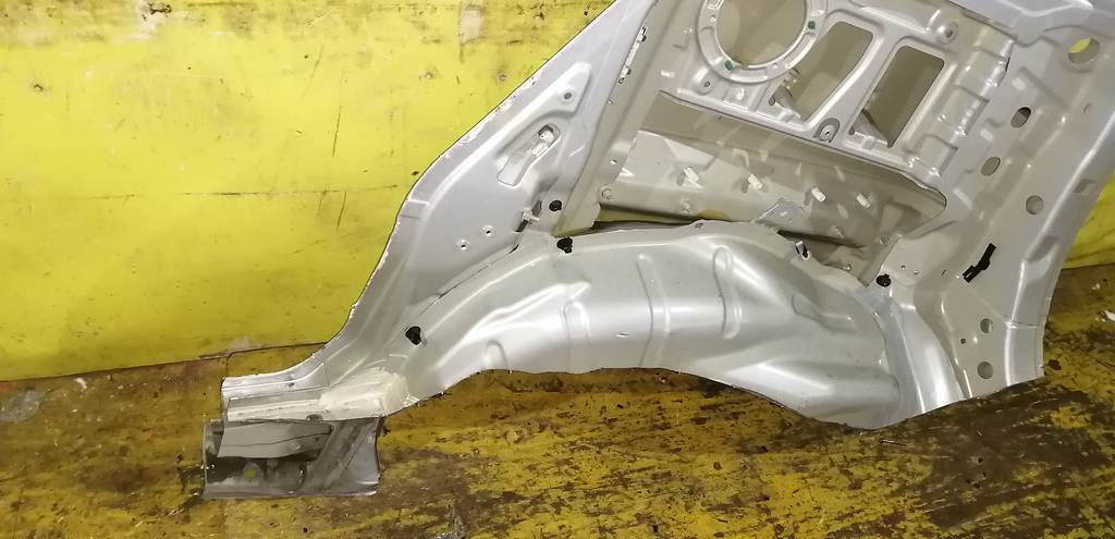 крыло Suzuki Solio