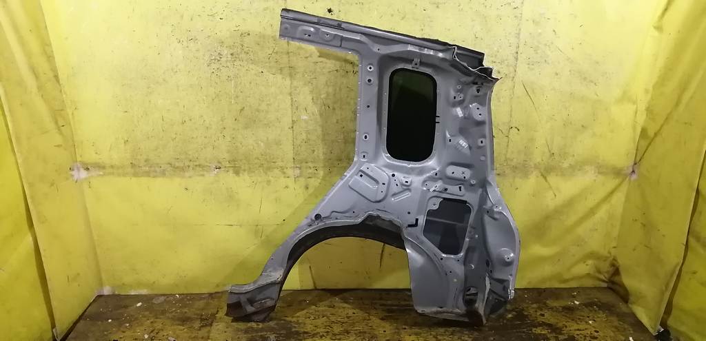 крыло Mazda Demio