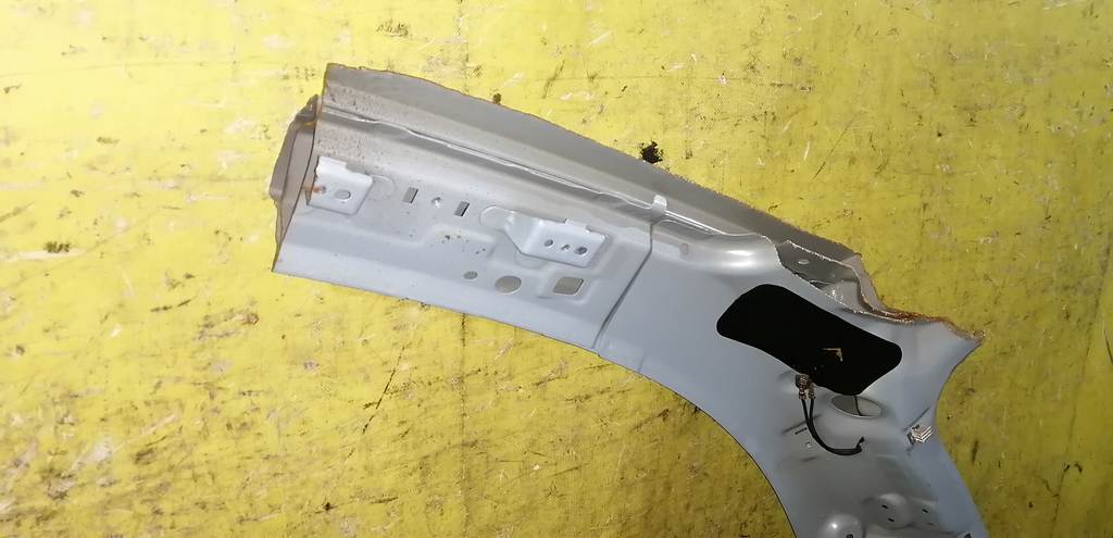 крыло Nissan March