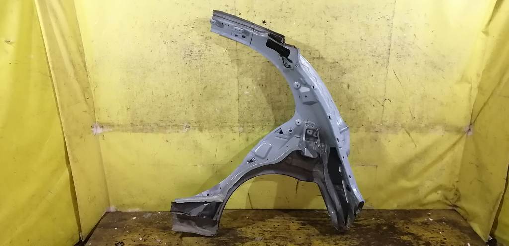 крыло Nissan March