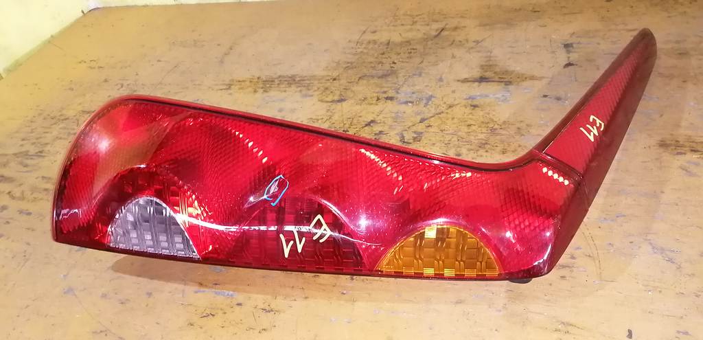 стоп-сигнал Nissan Note