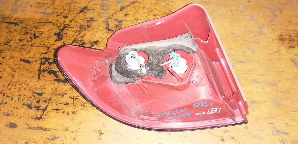 стоп-сигнал Mazda Demio