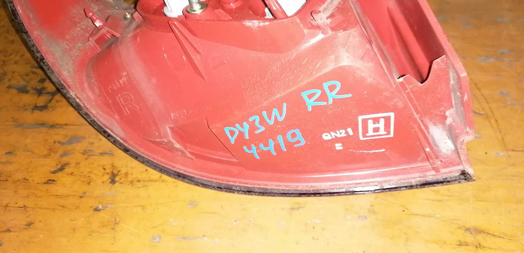 стоп-сигнал Mazda Demio