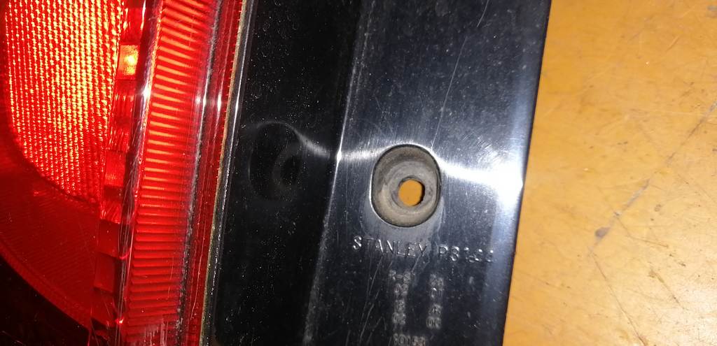 стоп-сигнал Mitsubishi Colt