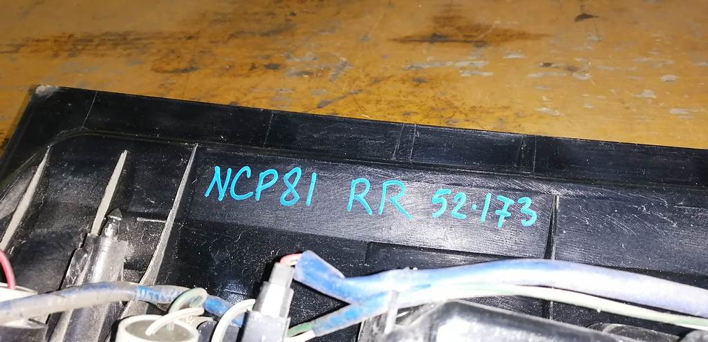 стоп-сигнал Toyota Sienta