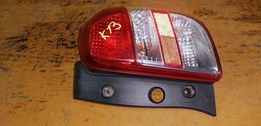 стоп-сигнал Nissan March