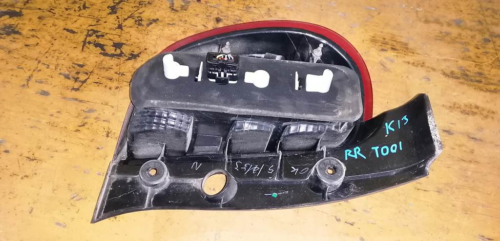 стоп-сигнал Nissan March