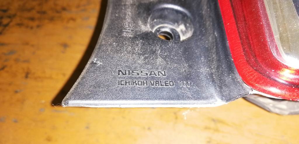 стоп-сигнал Nissan March