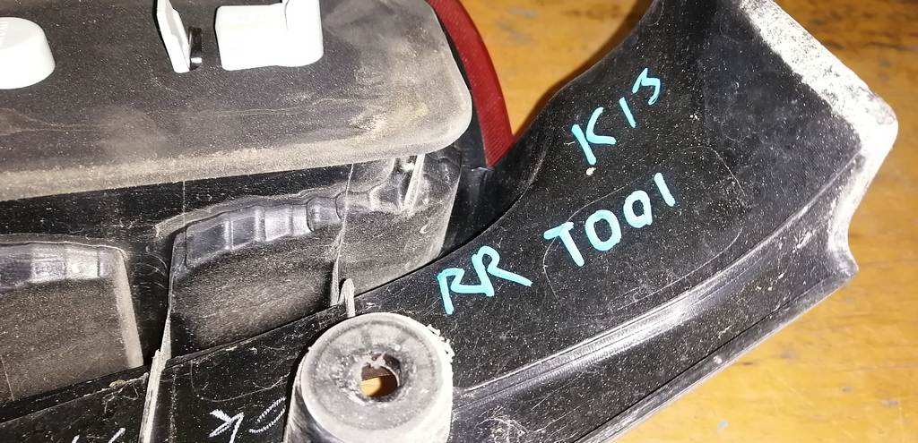 стоп-сигнал Nissan March