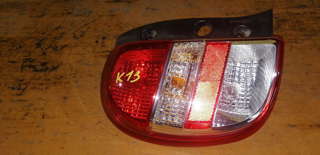 стоп-сигнал Nissan March