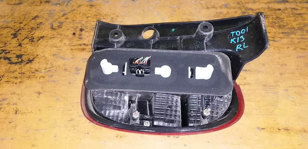 стоп-сигнал Nissan March