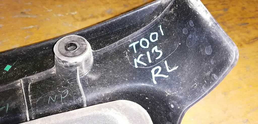 стоп-сигнал Nissan March