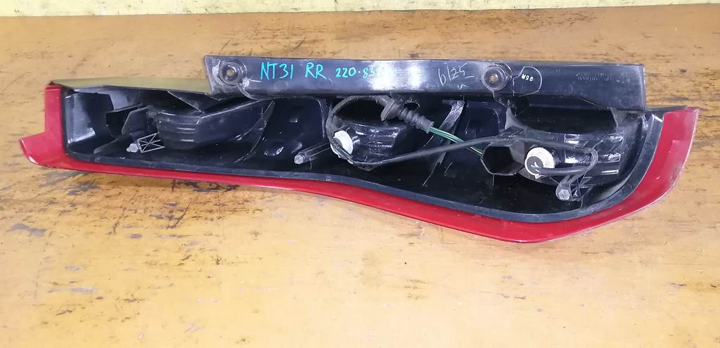 стоп-сигнал Nissan X-Trail