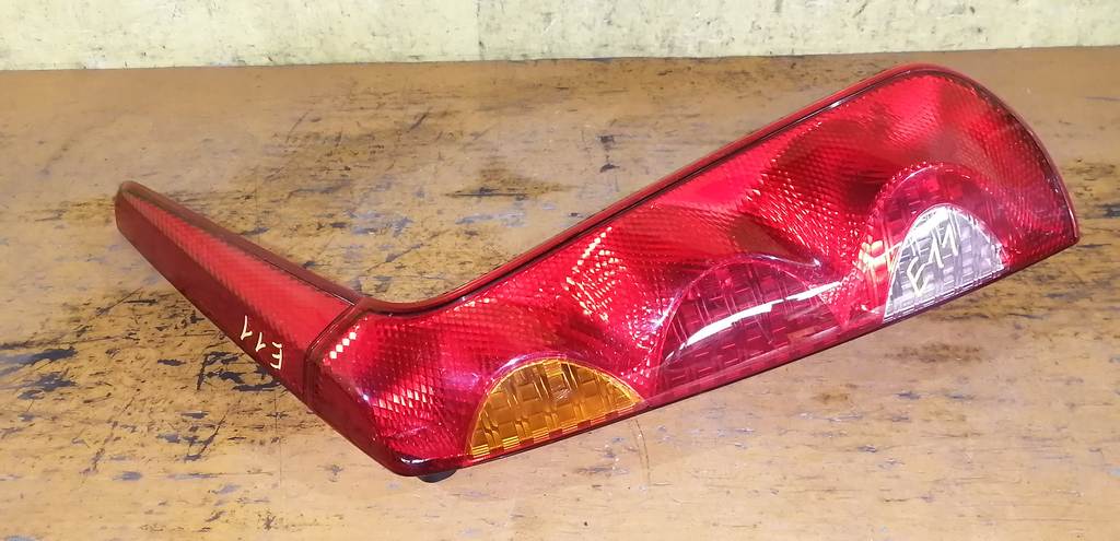 стоп-сигнал Nissan Note