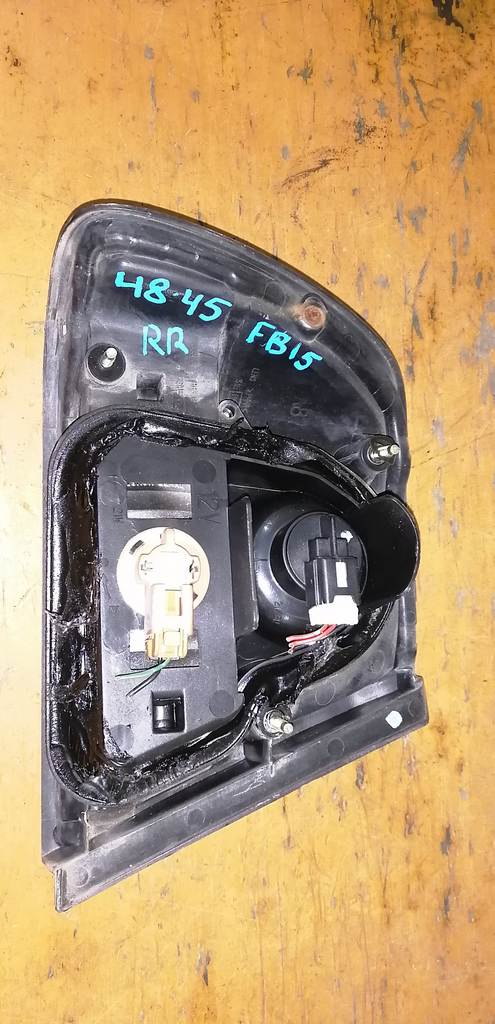 стоп-сигнал Nissan Sunny