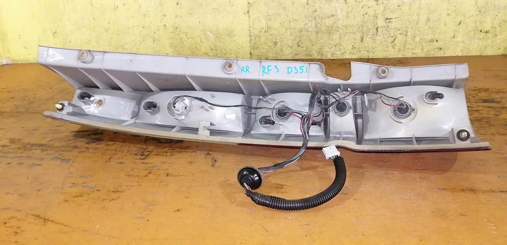 стоп-сигнал Honda Stepwgn