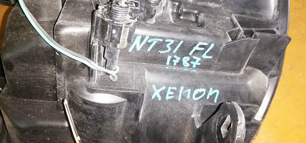 фара Nissan X-Trail