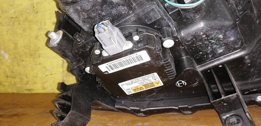 фара Nissan X-Trail