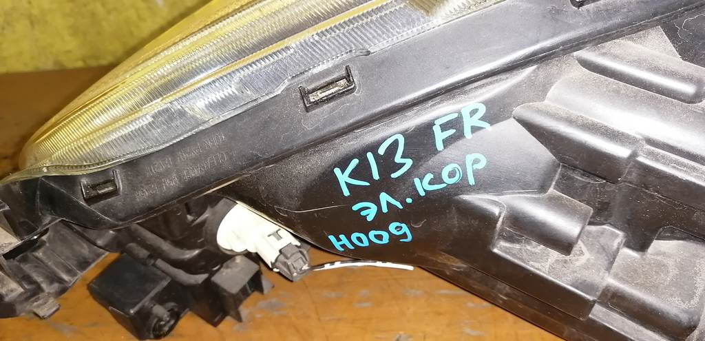 фара Nissan March