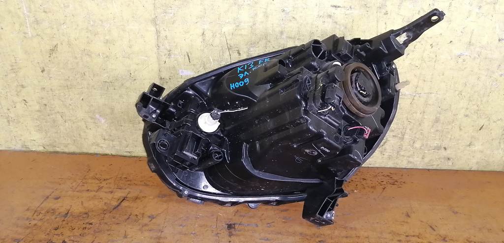 фара Nissan March