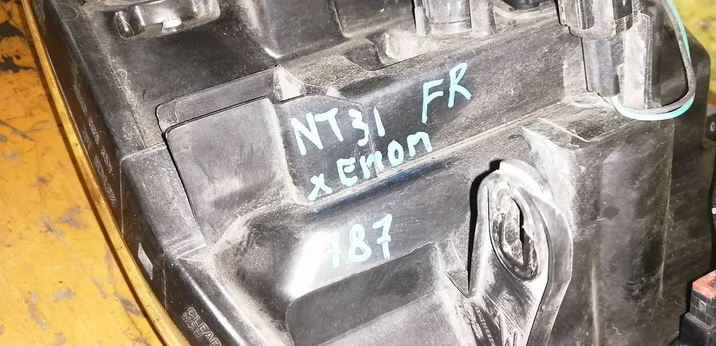 фара Nissan X-Trail