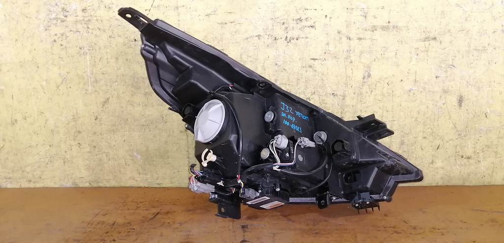 фара Nissan Teana